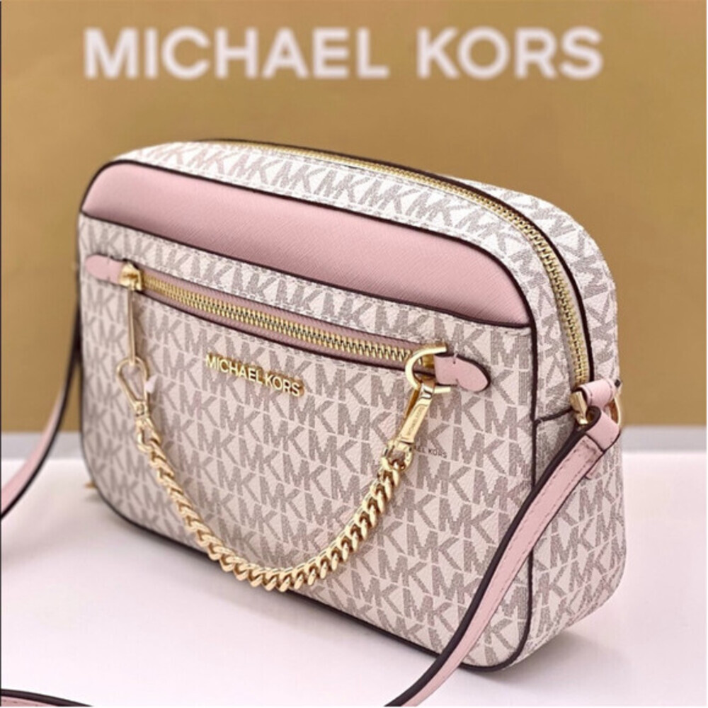 Michael Kors EW zip
Chain Crossbody